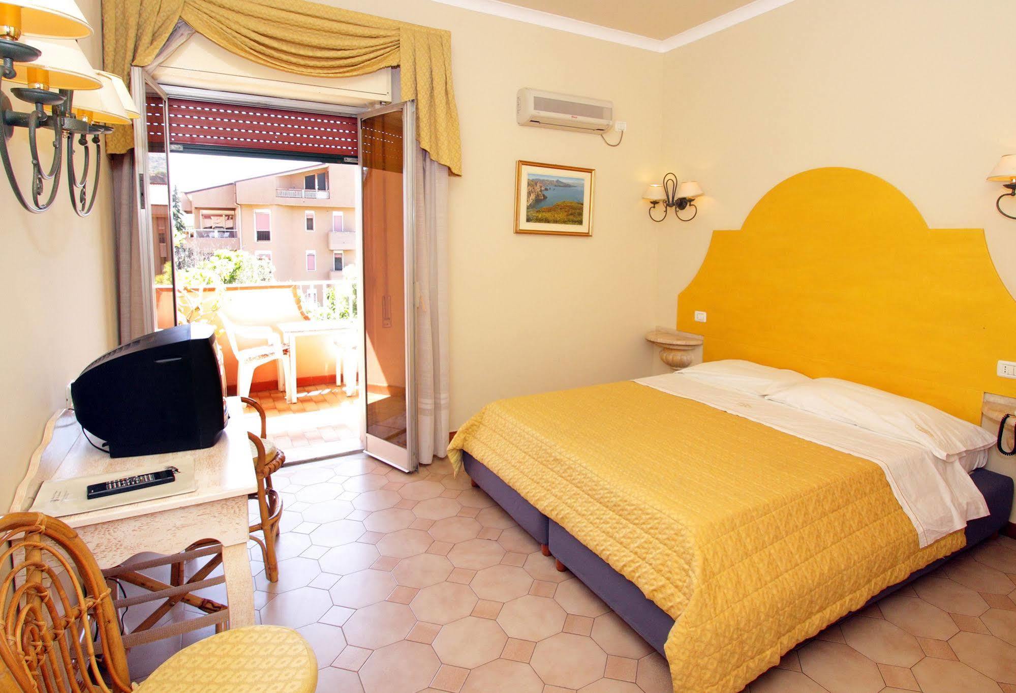 Hotel D'Orange D'Alcantara Francavilla di Sicilia Exterior foto
